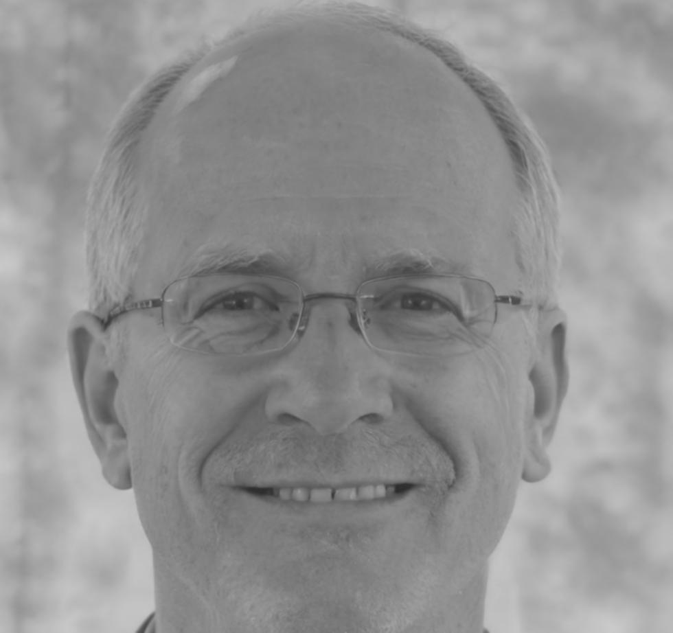 Miguel Hernández, Director Financiero