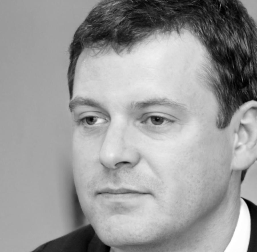 Carlos Mendoza, Director Financiero